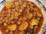 Una foto de guiso de arroz y mondongo