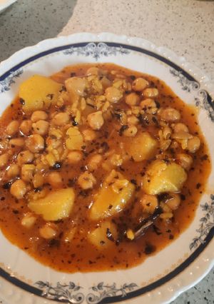 Una foto de Mondongo viudo o arroz y garbanzos, depende en que zona se haga