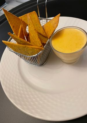 Keto tortilla chips/nachos/snack házi sajtszósszal recept fotója