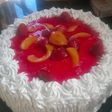 Postre de frutillas y duraznos