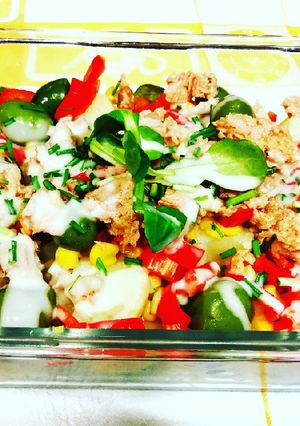 Foto principal de Ensalada de patatas con atún, maíz y aceitunas verdes