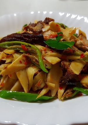 รูปของ หน่อไม้ผัดขี้เมา (เจ) #กินผักรักสุขภาพ2
