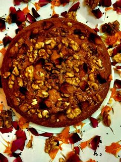 वॉलनट कैरट केक (Walnut carrot cake recipe in Hindi) रेसिपी मुख्य फोटो