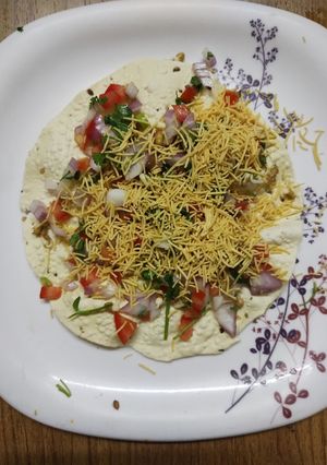 A picture of Papad chat.
