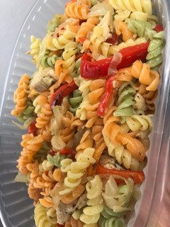 Una foto de Pastas con verduras y pollo al wok