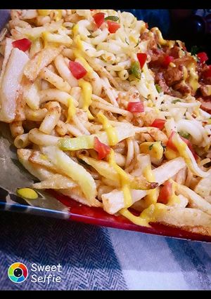 A picture of Chicken tikka microni with spicy spaghetti.