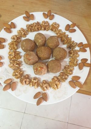 मेथी गोंद लड्डू (methi gond ladoo recipe in Hindi) रेसिपी मुख्य फोटो