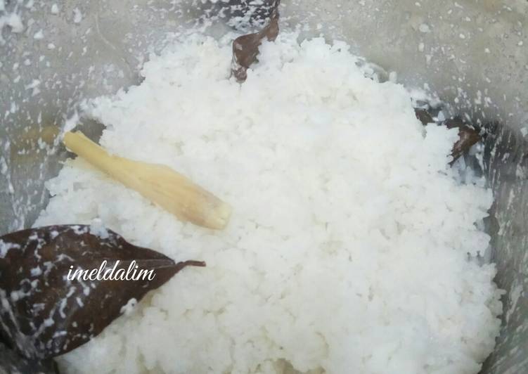 Bagaimana Menyiapkan Nasi Uduk Kilat (Rice Cooker), Lezat Sekali