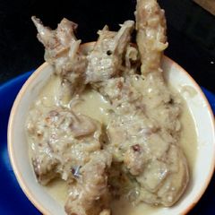 A picture of White chicken.