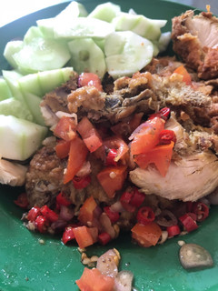 Foto resep Ayam geprek berempah sambal matah