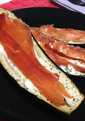 Foto principal de Berenjena al horno con queso de untar y jamón serrano