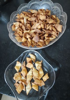 शंकरपाळे (shankarpale recipe in marathi) रेसिपी चे मुख्य फोटो 