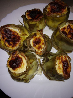 Una foto de Alcachofas rellenas de brandada de bacalao