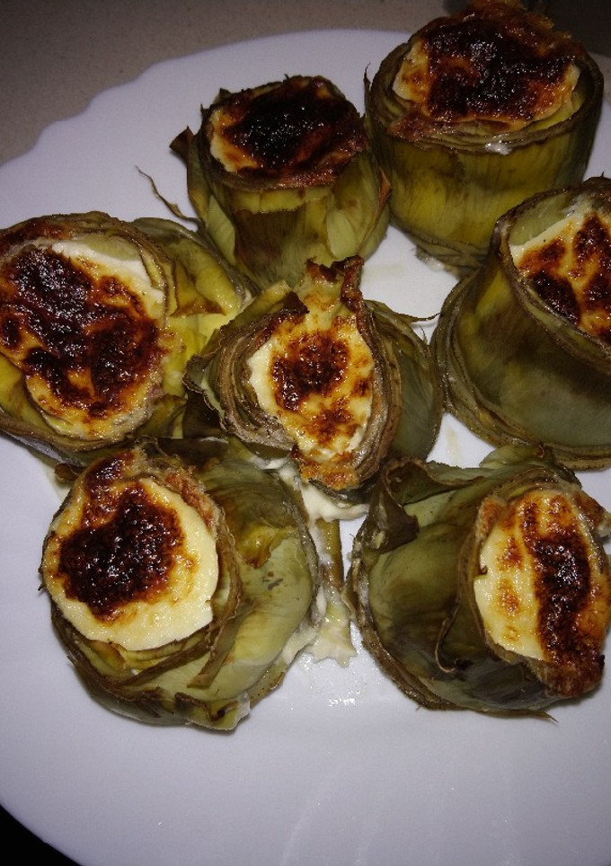 Una foto de Alcachofas rellenas de brandada de bacalao