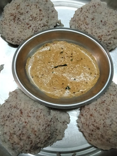 காஞ்சிபுரம் சிறுதானிய இட்லி(kanjeepuram millet idli recipe in tamil) செய்முறை முக்கிய புகைப்படம்
