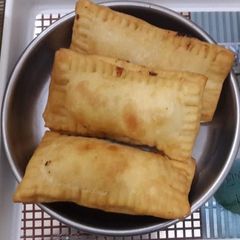 A picture of Veg pizza macpuff.