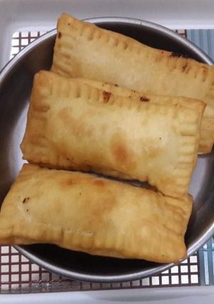 A picture of Veg pizza macpuff.