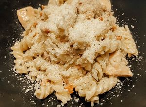 Una foto de Pasta cremosa de pollo y bacon