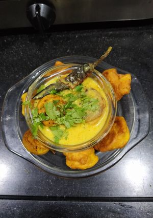 કઢી પકોડા રેસીપી મુખ્ય ફોટો