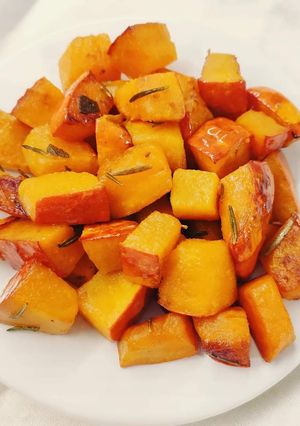 Foto di Zucca al vino bianco con salvia e rosmarino