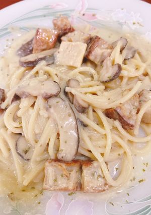 รูปของ Spaghetti Carbonara Jay, Veganสปาเก็ตตี้คาร์โบนาร่า เห็ดหอม หมูกรอบ เจ, วีแกน