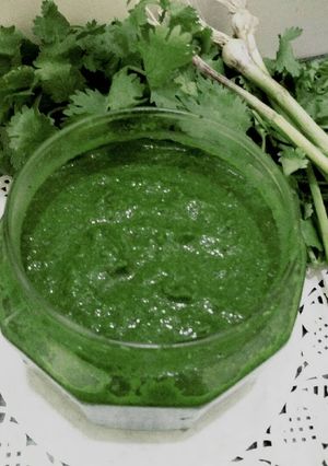 A picture of Green chutney.