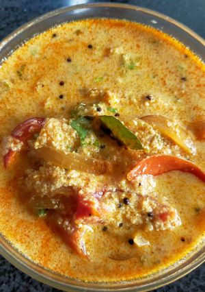 A picture of Thakkali Curry.