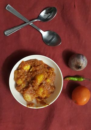 દમ આલુ(Dum Aloo Recipe in Gujarati) રેસીપી મુખ્ય ફોટો