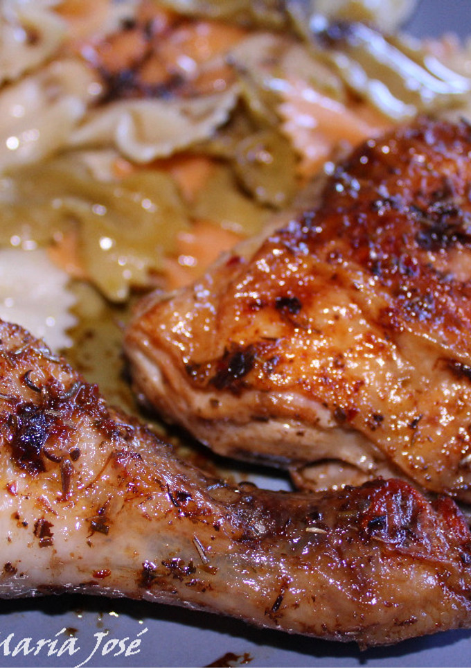 Una foto de Pollo a las hierbas salvajes de creta