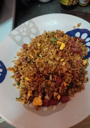 咖哩洋蔥香腸炒飯 的食譜成品照片