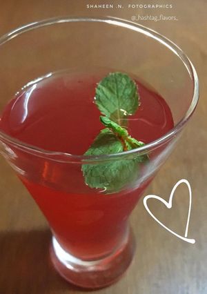 A picture of Strawberry refresher.