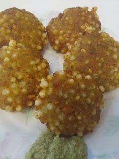 साबुदाणा वडा (sabudana vada recipe in marathi) रेसिपी चे मुख्य फोटो