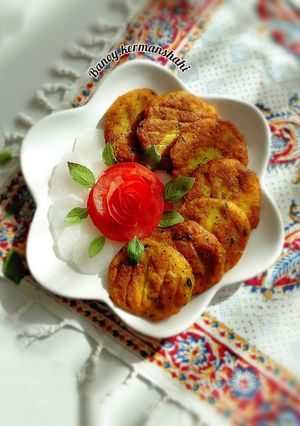 عکسی از دستور کوکوی مخلوط سیب زمینی خام و پخته (با عطر و طعم ریحان)