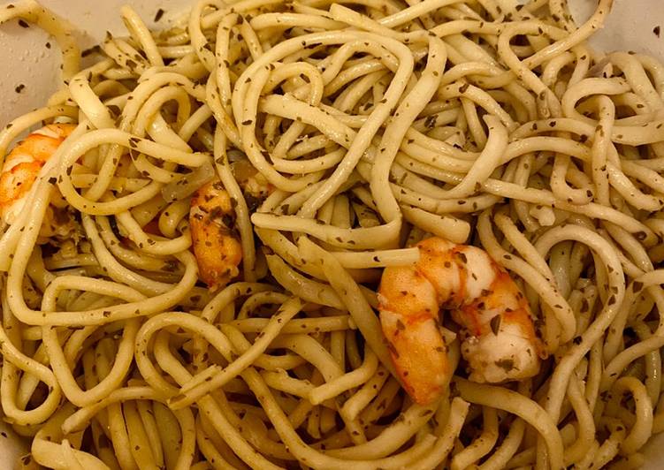 Spaghetti pesto/ Shrimp pesto pasta