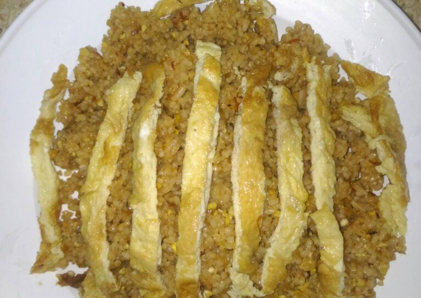 Nasi goreng pedas spesial plus telur