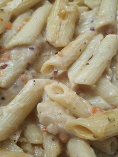 व्हाइट सॉस पास्ता (white sauce pasta recipe in Hindi) रेसिपी मुख्य फोटो