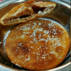 A picture of Mava kachori.