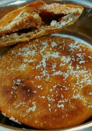A picture of Mava kachori.