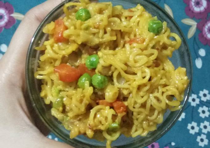 Cheesy maggi recipe