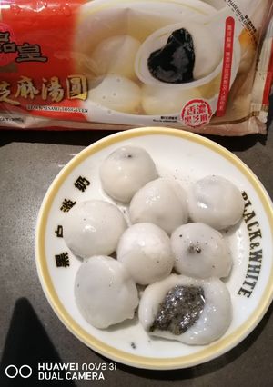 A picture of Black Sesame Balls.