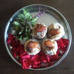 A picture of Krishna sudama ladoo.