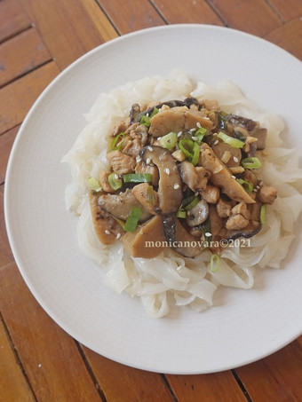 Resep Kwetiau Siram Ayam Jamur Anti Gagal
