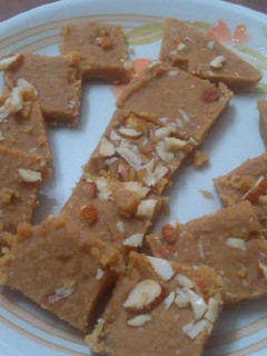 સુખડી (Sukhadi Recipe In Gujarati) રેસીપી મુખ્ય ફોટો