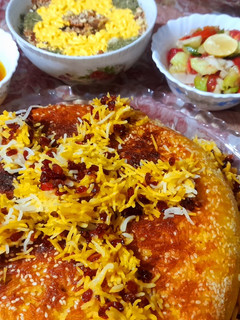 عکسی از دستور ته چین ران مرغ زعفرانی و بادمجان