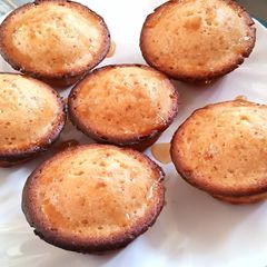 A picture of Honey cupcakes.