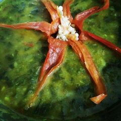A picture of Dal palak.