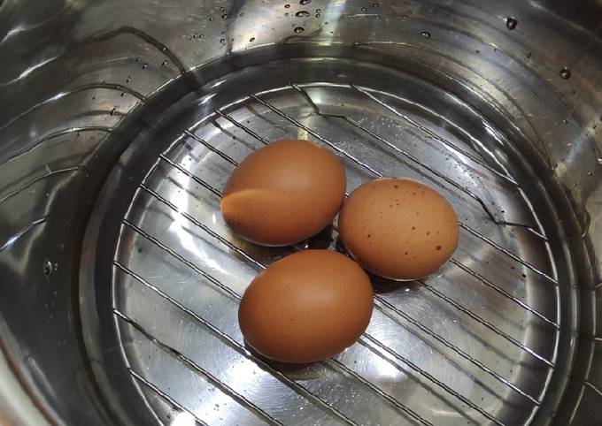 Cocer huevos en olla GM Receta de Erika Moreno- Cookpad