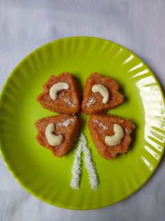 पपीते की बर्फी (Papite ki barfi recipe in hindi) रेसिपी मुख्य फोटो