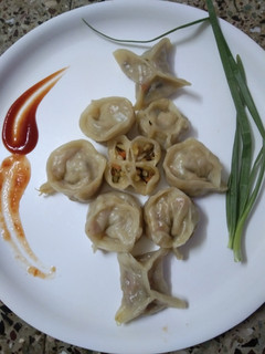 मोमोज (momos recipe in marathi) रेसिपी चे मुख्य फोटो