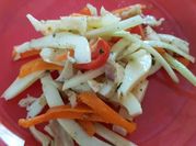 Una foto di insalata di sedano